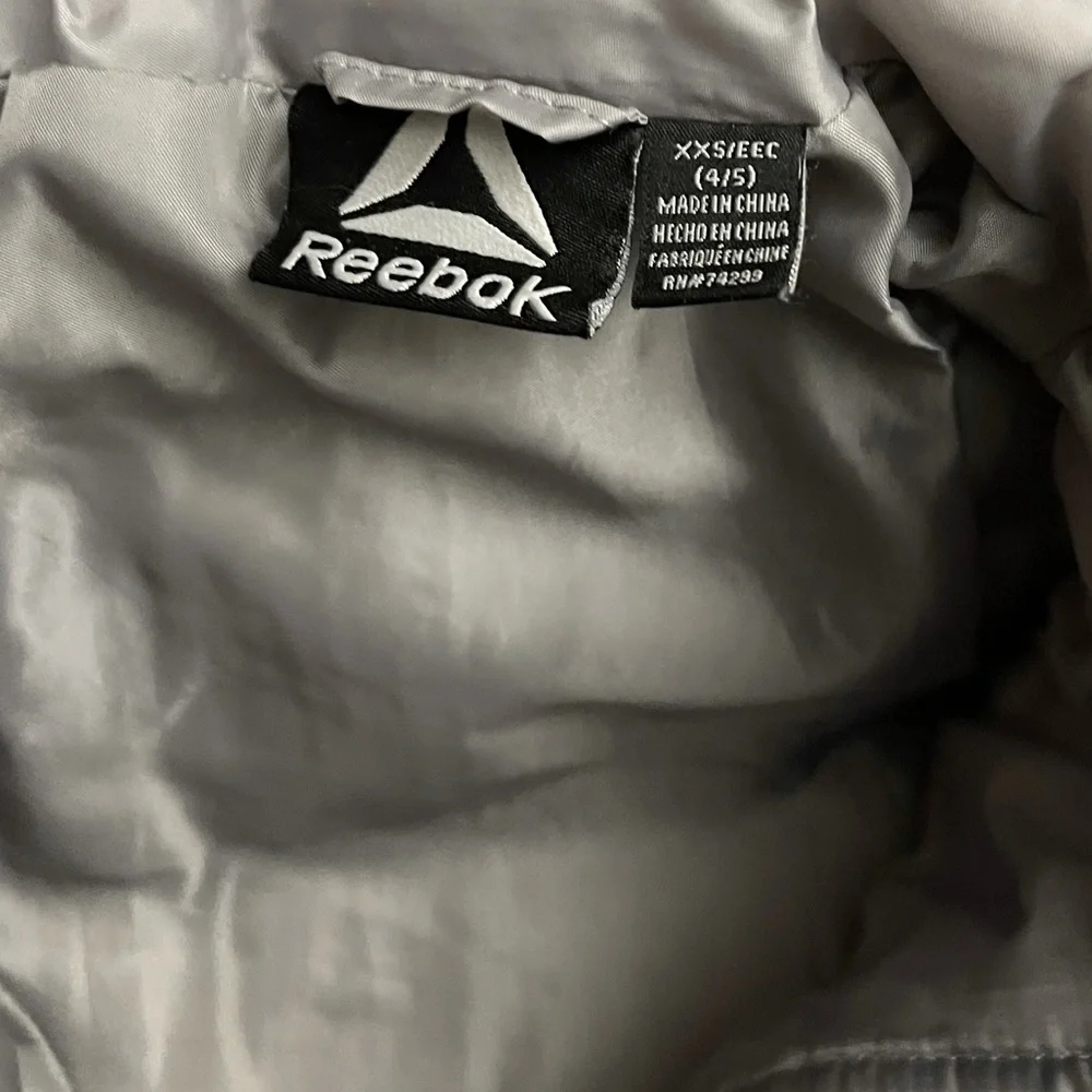 Nice Lightweight Girl’s Reebok Grey Zipper Jacket - Picture 3 of 4